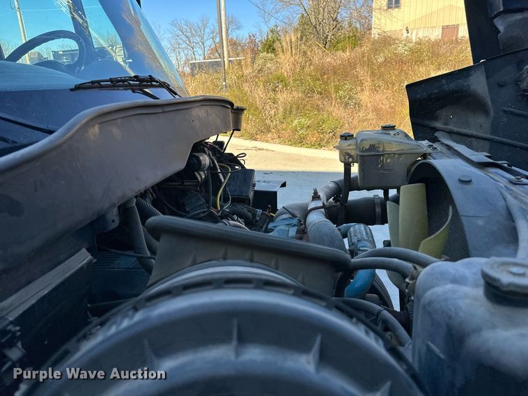 image for item JF9085 2006 International 7300  applicator truck