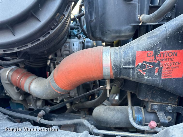 image for item JF9085 2006 International 7300  applicator truck