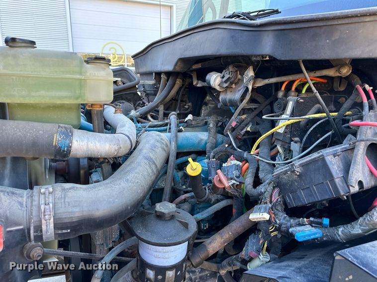 image for item JF9085 2006 International 7300  applicator truck