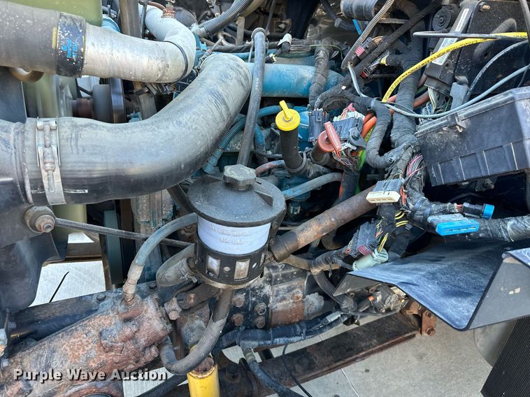 image for item JF9085 2006 International 7300  applicator truck