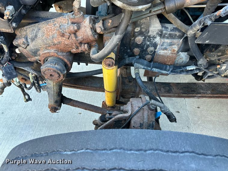 image for item JF9085 2006 International 7300  applicator truck