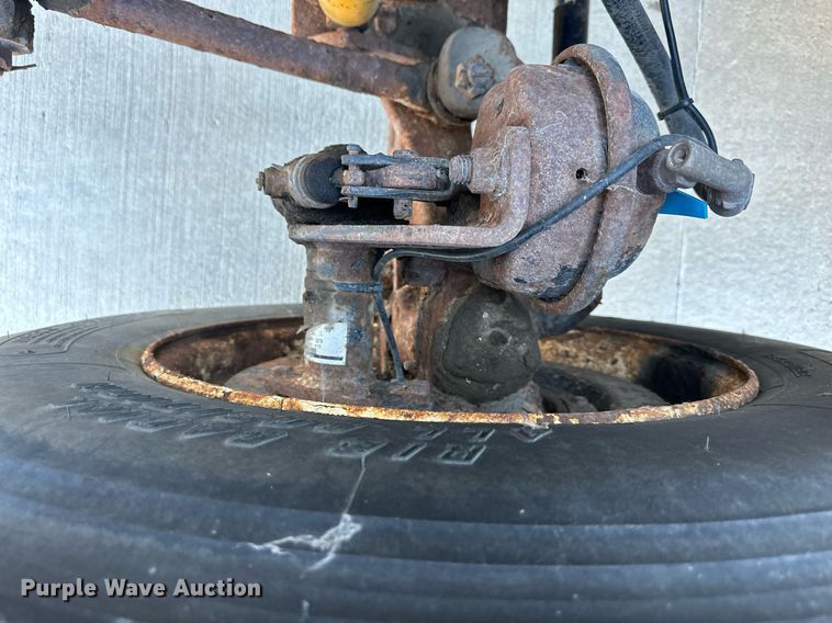 image for item JF9085 2006 International 7300  applicator truck