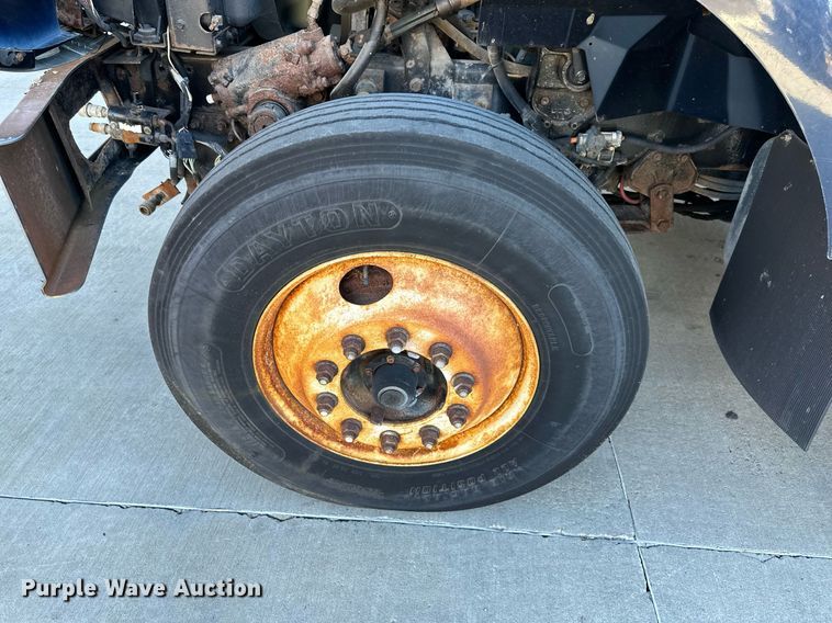 image for item JF9085 2006 International 7300  applicator truck