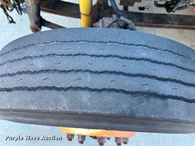 image for item JF9085 2006 International 7300  applicator truck