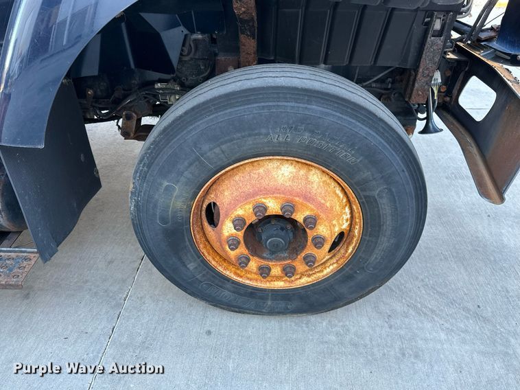 image for item JF9085 2006 International 7300  applicator truck