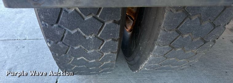 image for item JF9085 2006 International 7300  applicator truck