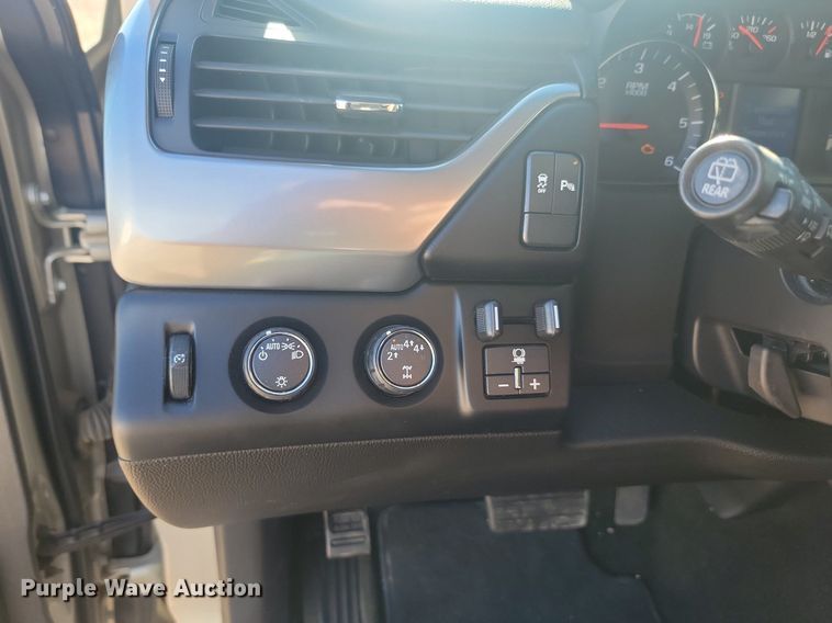 image for item JG9749 2017 Chevrolet Suburban  SUV