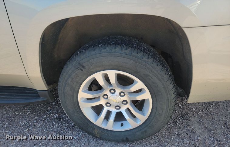 image for item JG9749 2017 Chevrolet Suburban  SUV