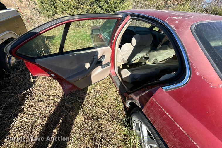 image for item KT9121 1997 Pontiac Bonneville