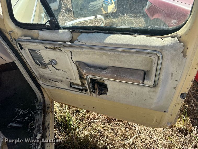 image for item KT9122 1981 Ford F150  SuperCab pickup truck