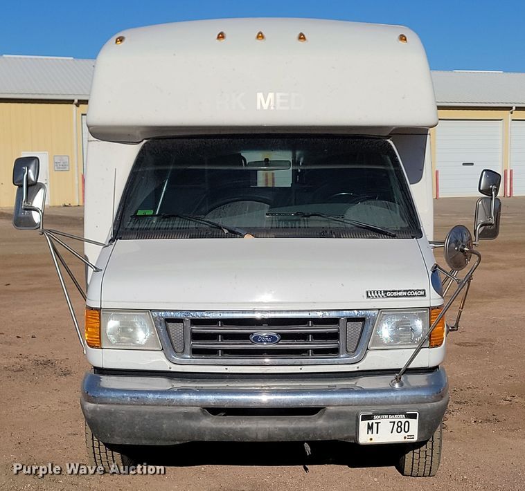 image for item KU9098 2003 Ford E450  shuttle bus