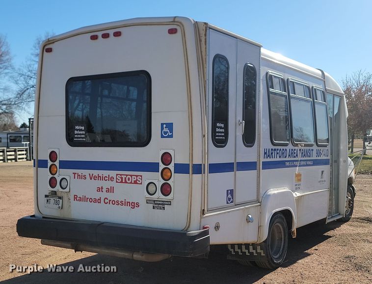 image for item KU9098 2003 Ford E450  shuttle bus