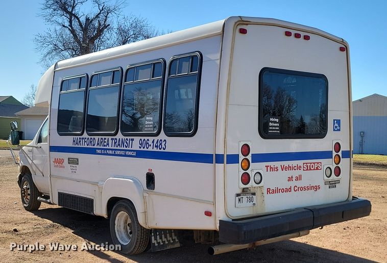 image for item KU9098 2003 Ford E450  shuttle bus