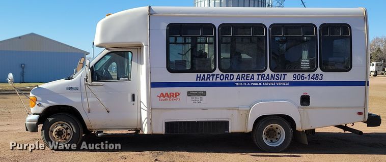 image for item KU9098 2003 Ford E450  shuttle bus