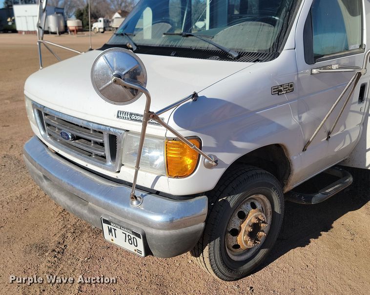 image for item KU9098 2003 Ford E450  shuttle bus