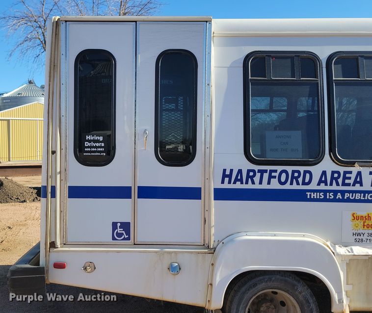 image for item KU9098 2003 Ford E450  shuttle bus