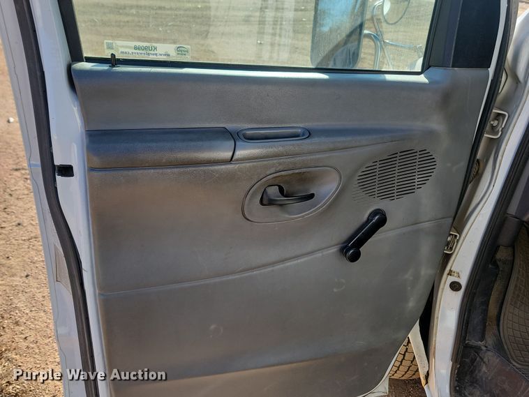 image for item KU9098 2003 Ford E450  shuttle bus