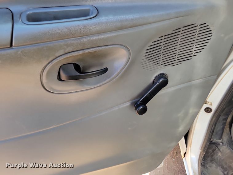 image for item KU9098 2003 Ford E450  shuttle bus