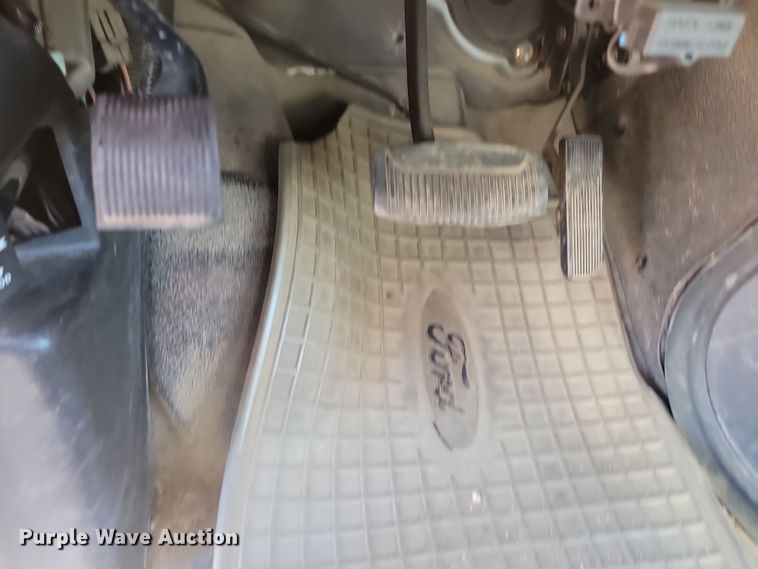 image for item KU9098 2003 Ford E450  shuttle bus