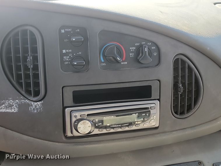 image for item KU9098 2003 Ford E450  shuttle bus