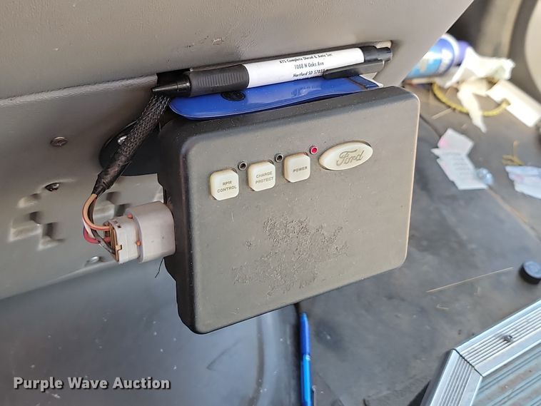 image for item KU9098 2003 Ford E450  shuttle bus