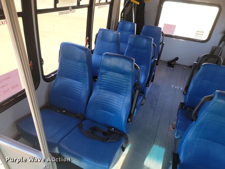 image for item KU9098 2003 Ford E450  shuttle bus