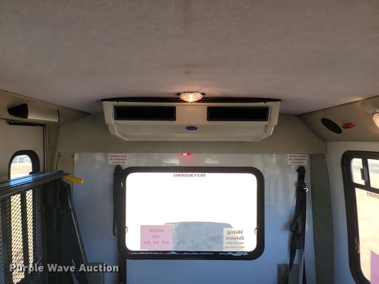 image for item KU9098 2003 Ford E450  shuttle bus