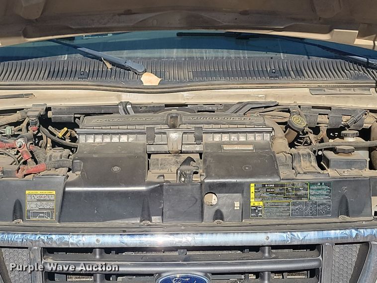 image for item KU9098 2003 Ford E450  shuttle bus