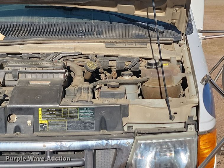 image for item KU9098 2003 Ford E450  shuttle bus