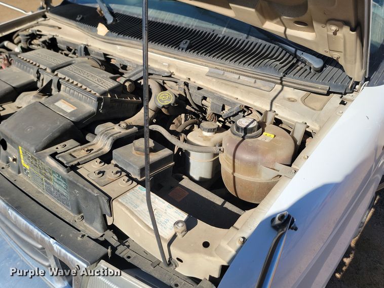 image for item KU9098 2003 Ford E450  shuttle bus