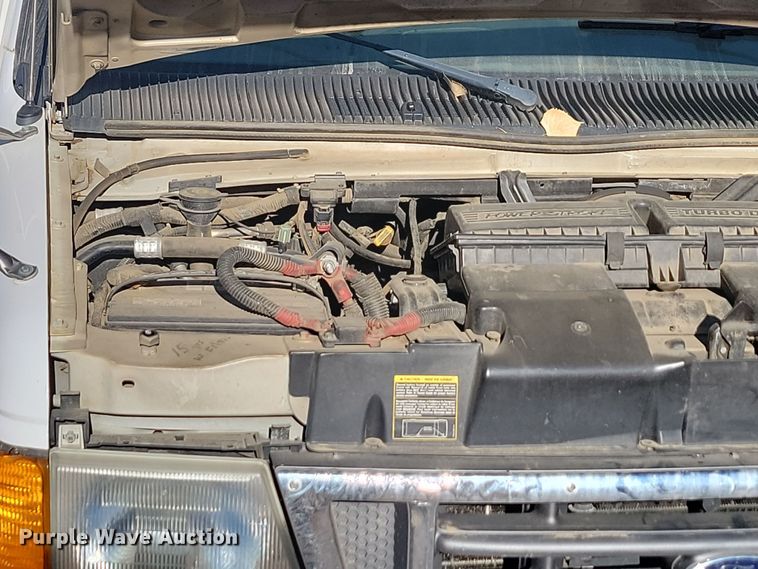 image for item KU9098 2003 Ford E450  shuttle bus