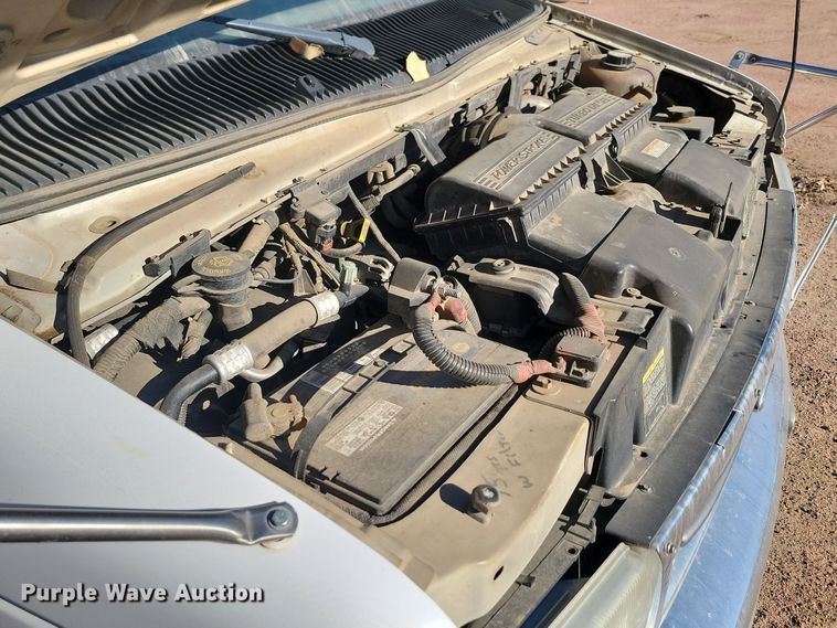 image for item KU9098 2003 Ford E450  shuttle bus