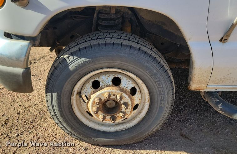 image for item KU9098 2003 Ford E450  shuttle bus