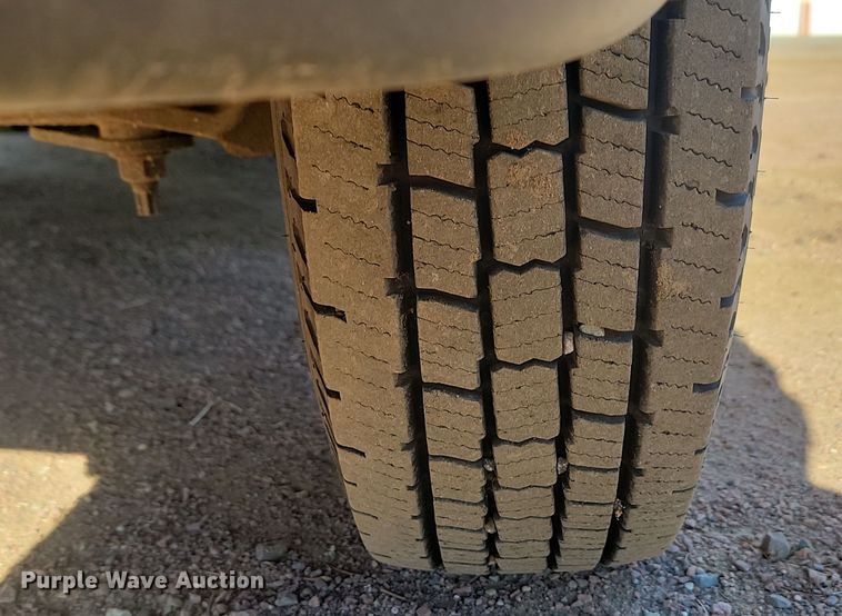 image for item KU9098 2003 Ford E450  shuttle bus