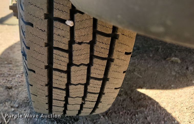 image for item KU9098 2003 Ford E450  shuttle bus