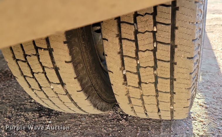 image for item KU9098 2003 Ford E450  shuttle bus