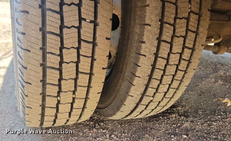 image for item KU9098 2003 Ford E450  shuttle bus