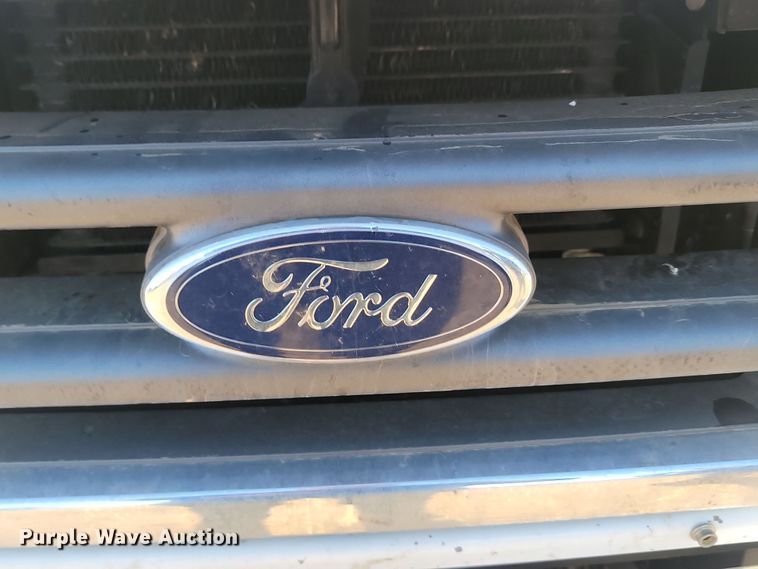 image for item KU9098 2003 Ford E450  shuttle bus