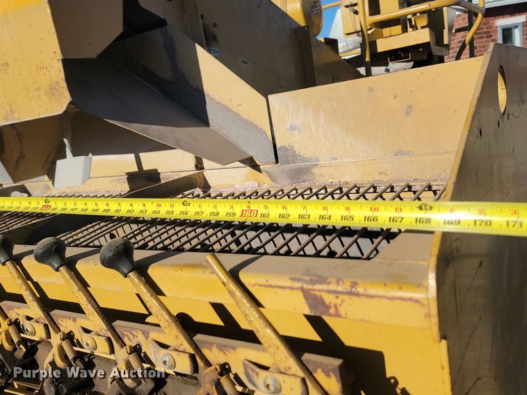 image for item KU9100 Etnyre  chip spreader