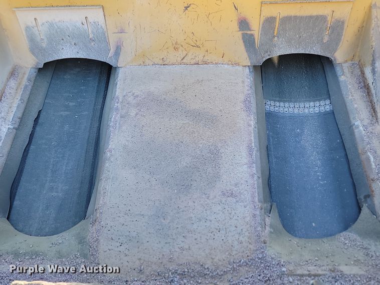 image for item KU9100 Etnyre  chip spreader