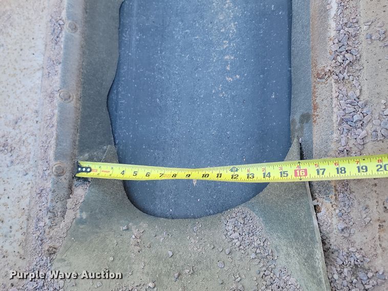 image for item KU9100 Etnyre  chip spreader