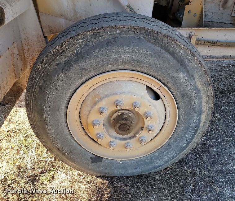 image for item KU9100 Etnyre  chip spreader