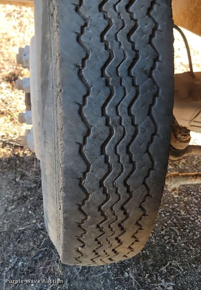 image for item KU9100 Etnyre  chip spreader