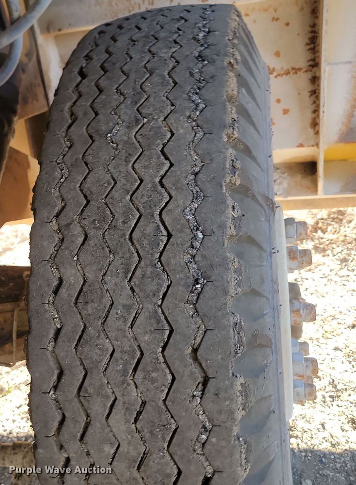 image for item KU9100 Etnyre  chip spreader