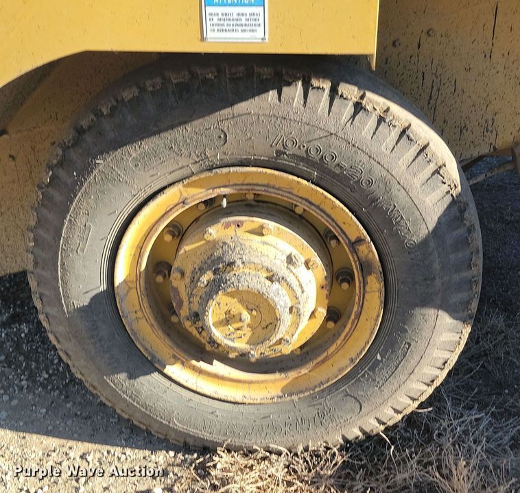 image for item KU9100 Etnyre  chip spreader