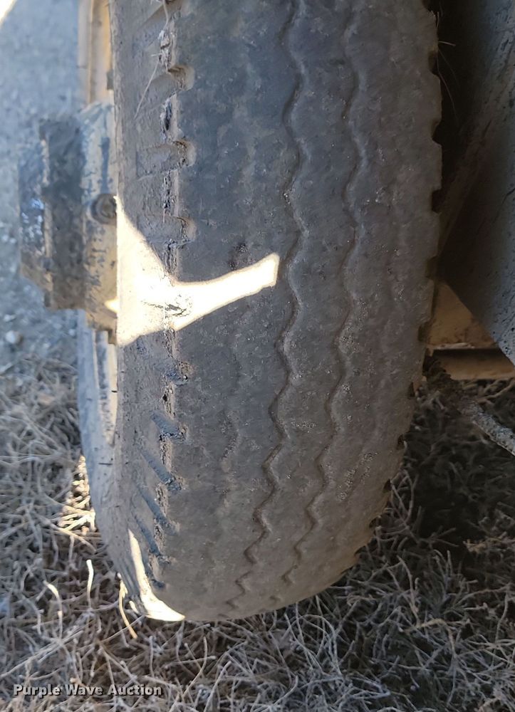 image for item KU9100 Etnyre  chip spreader