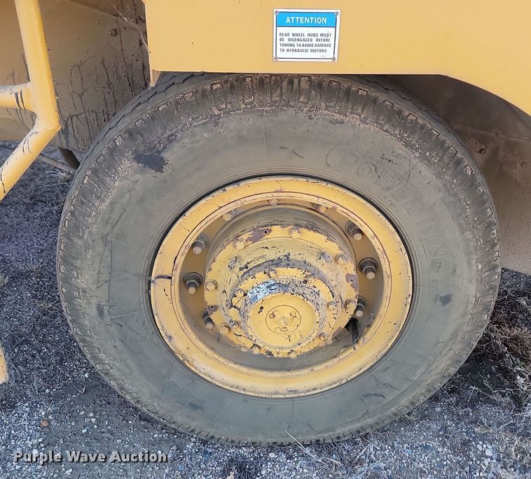 image for item KU9100 Etnyre  chip spreader