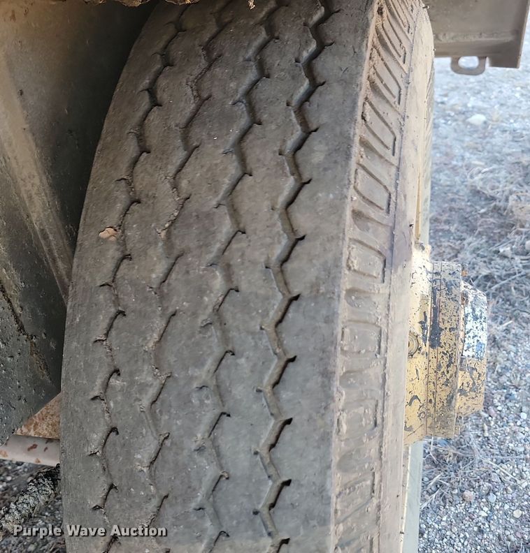 image for item KU9100 Etnyre  chip spreader