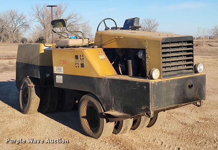 image for item KU9101 Hyster C530A  pneumatic roller