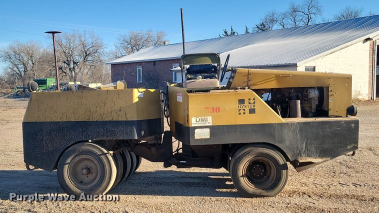 image for item KU9101 Hyster C530A  pneumatic roller